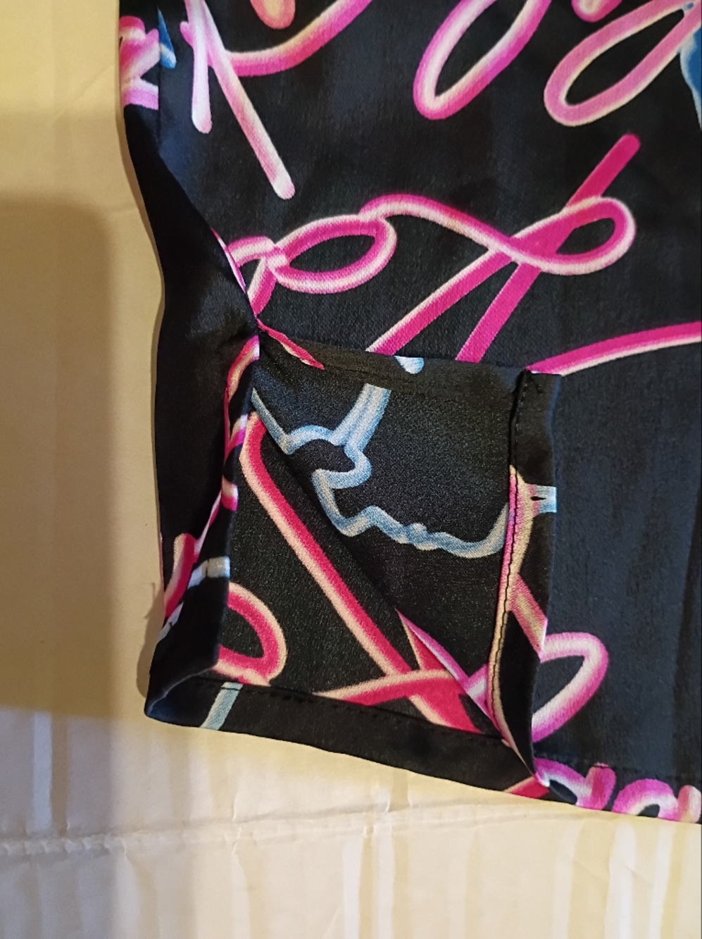 Karl Lagerfeld Paris Women's Script & Eiffel Print Sz M‎ - Picture 7 of 7